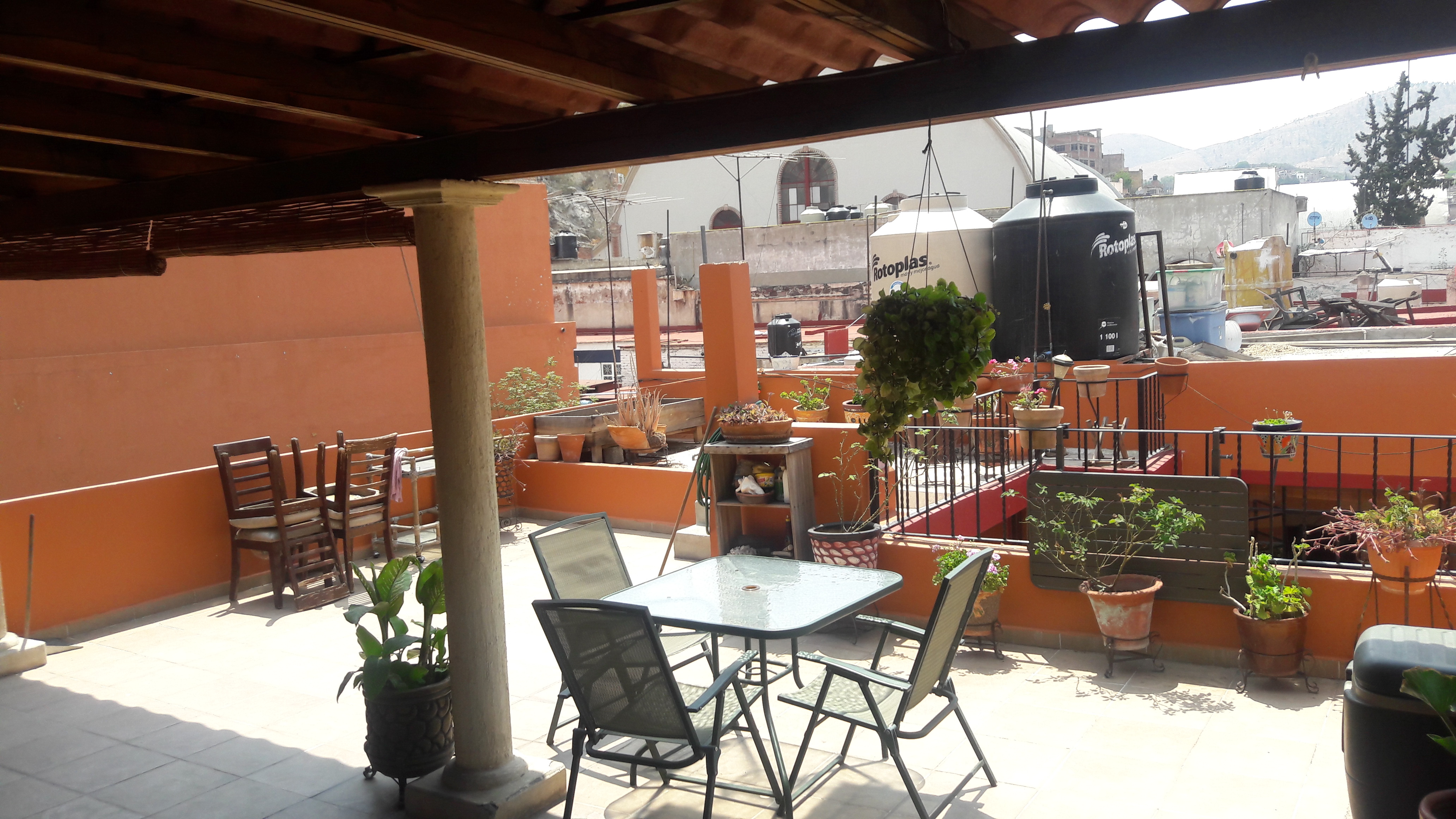 HOUSE IN THE CENTER WITH VIEW