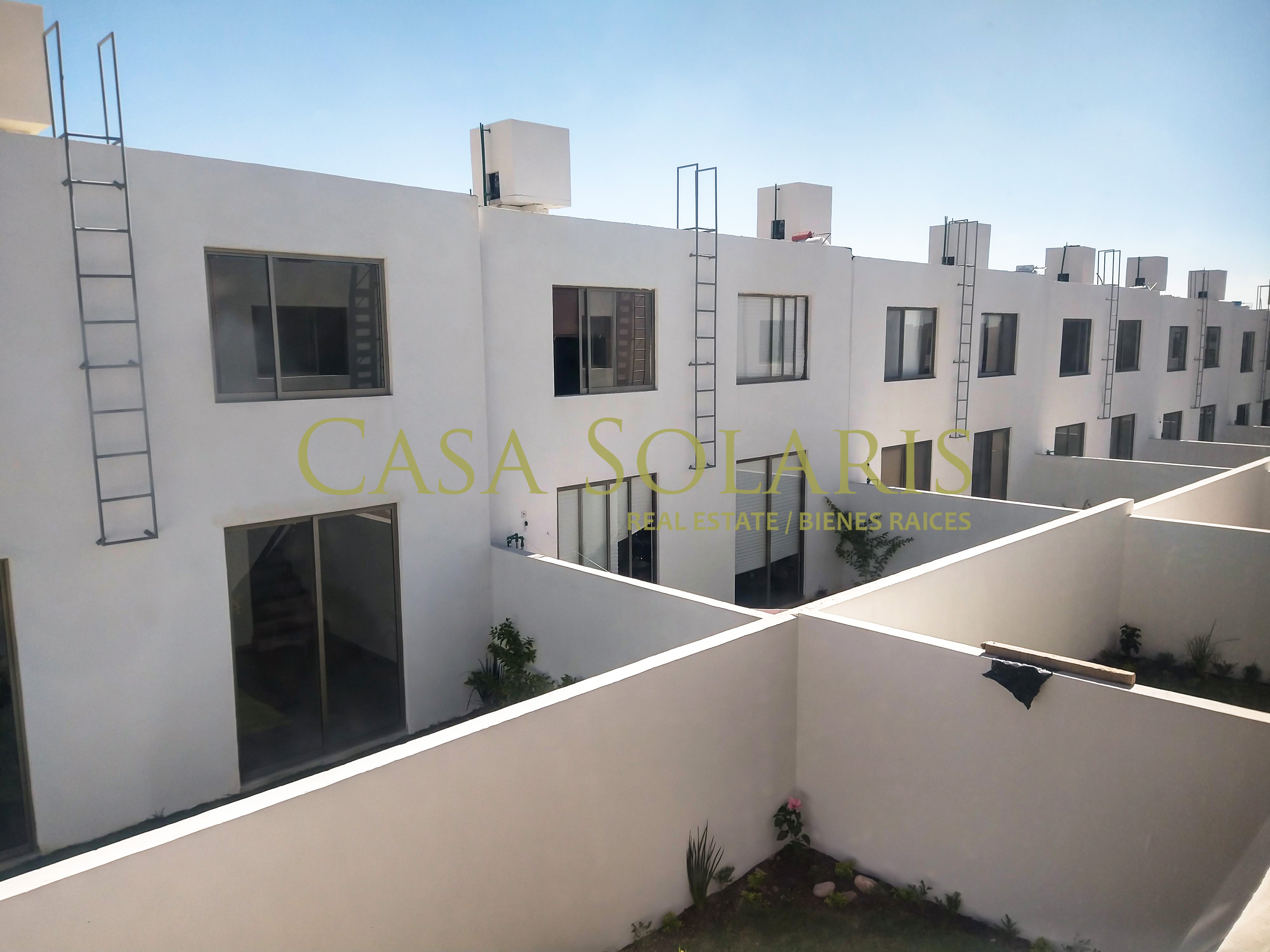 Casa en renta en Residencial Privanzas con seguridad 24/7